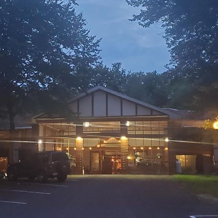 Pocono Mountain Hotel And Spa Gouldsboro Exterior photo