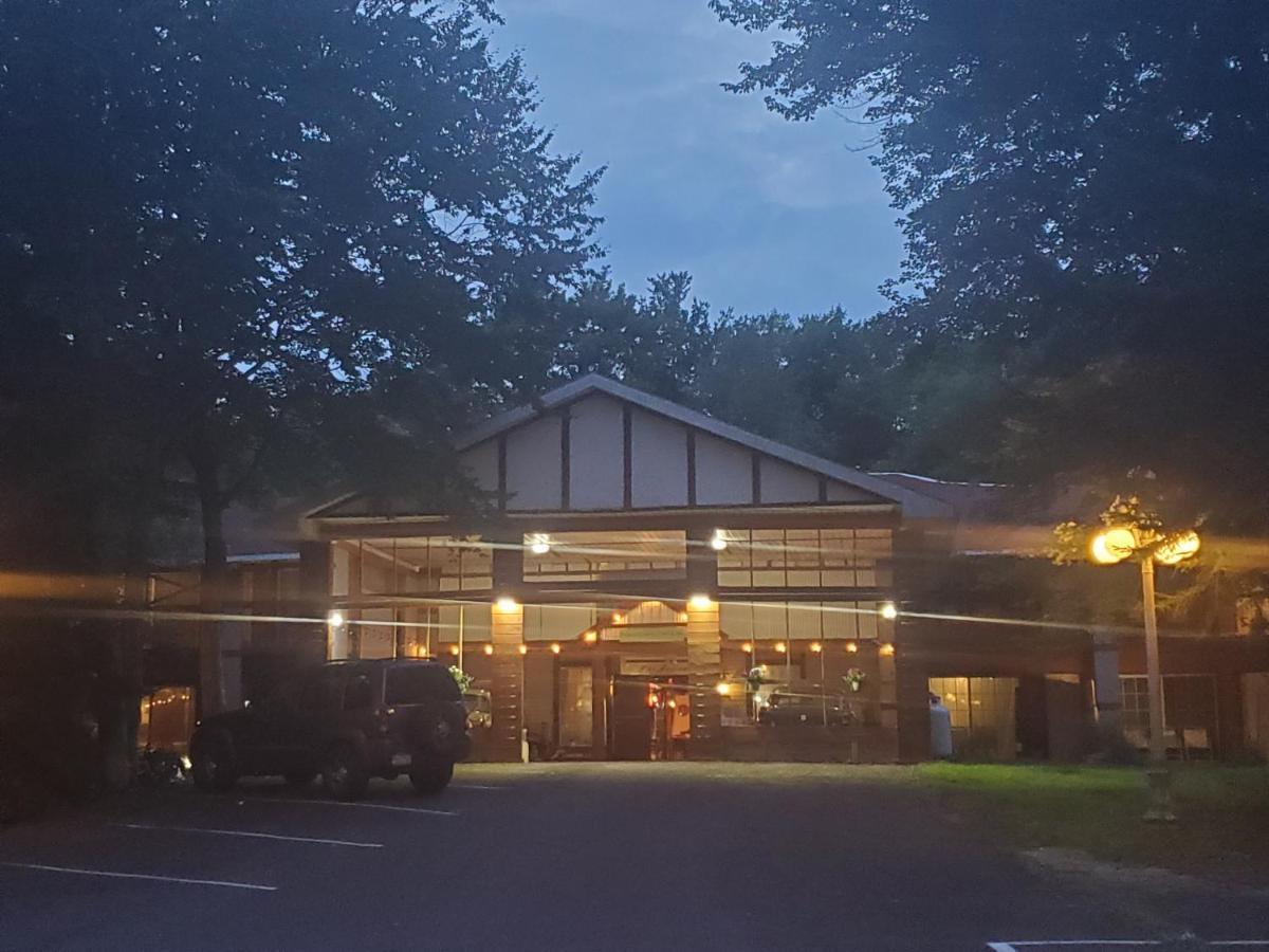 Pocono Mountain Hotel And Spa Gouldsboro Exterior photo