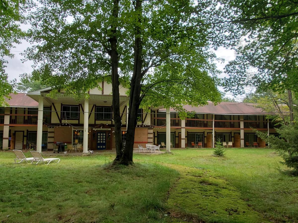 Pocono Mountain Hotel And Spa Gouldsboro Exterior photo